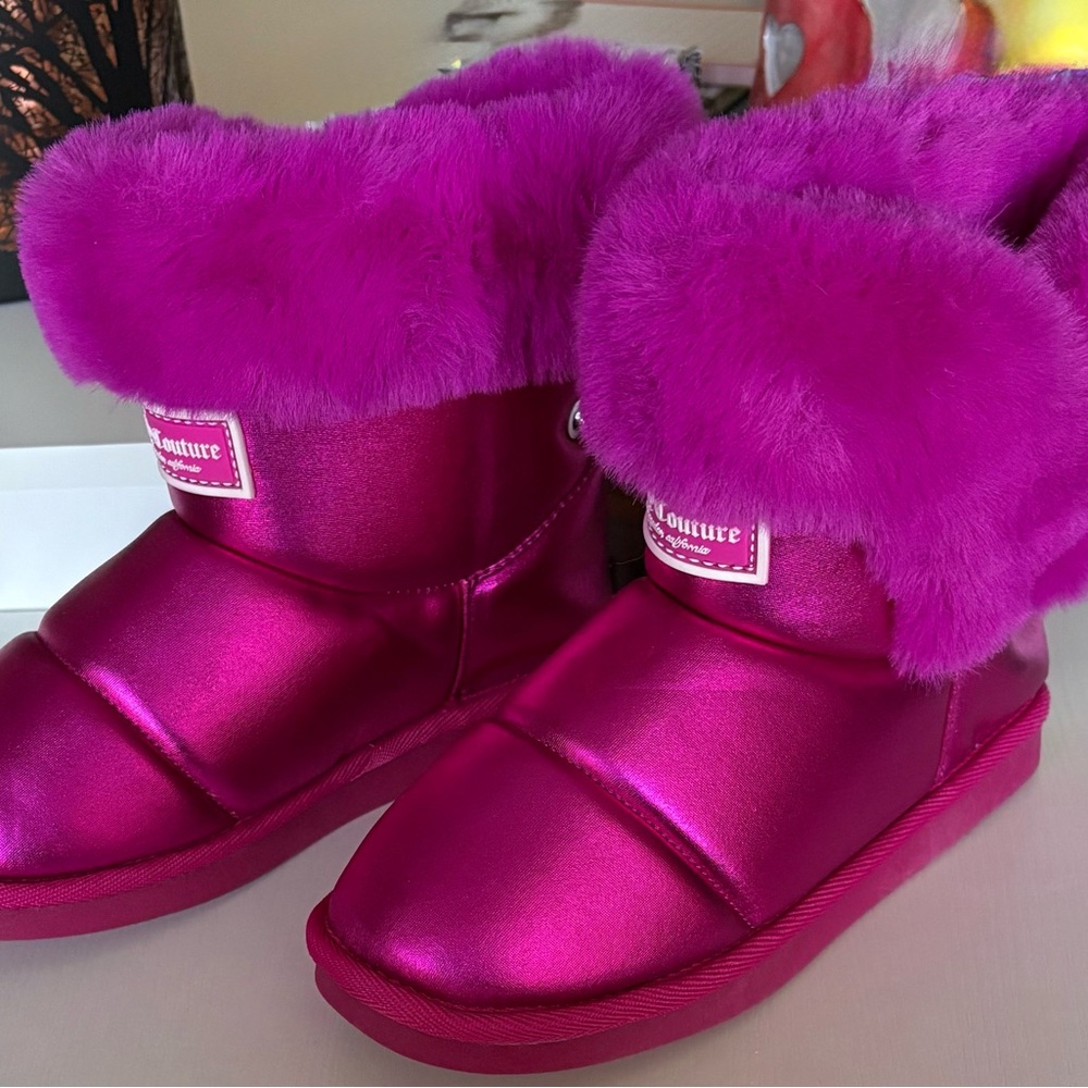 NEW Juicy Couture Metallic Pink Fur Boots w/ Crystal Bow Sz 6